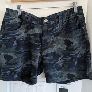 Gray/Blue/Black Camouflage denim shorts from ST33LE Size 32 Stretch Knit